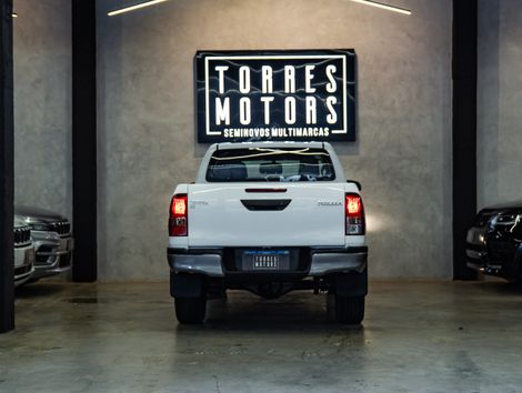 Toyota Hilux CD 4x4 2.8 Diesel Mec.