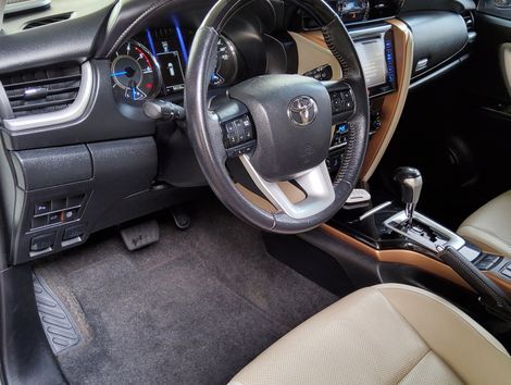 Toyota Hilux CD SRV 4x4 2.8 TDI Diesel Aut.