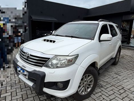 Toyota Hilux SW4 SRV D4-D 4x4 3.0 TDI Dies. Aut