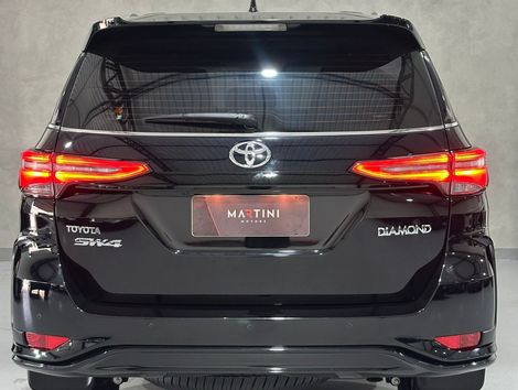 Toyota Hilux SW4 Diamond 2.8 TB 4x4 Die. Aut.