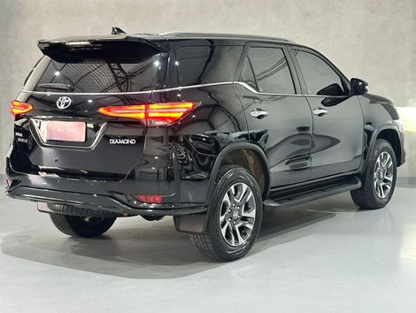 Toyota Hilux SW4 Diamond 2.8 TB 4x4 Die. Aut.