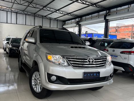 Toyota Hilux SW4 SRV D4-D 4x4 3.0 TDI Dies. Aut