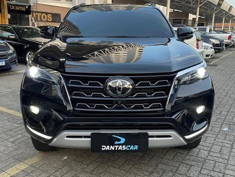 TOYOTA 2.8 D-4D TURBO DIESEL SRX 7L 4X4 AUTOMÁTICO