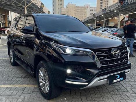 TOYOTA 2.8 D-4D TURBO DIESEL SRX 7L 4X4 AUTOMÁTICO