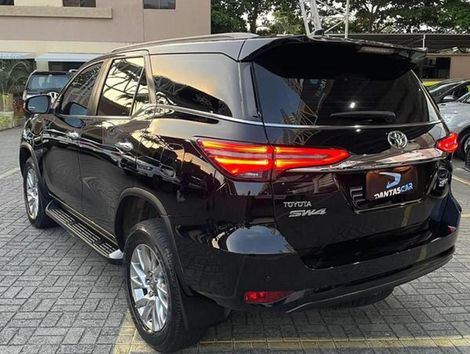 TOYOTA 2.8 D-4D TURBO DIESEL SRX 7L 4X4 AUTOMÁTICO