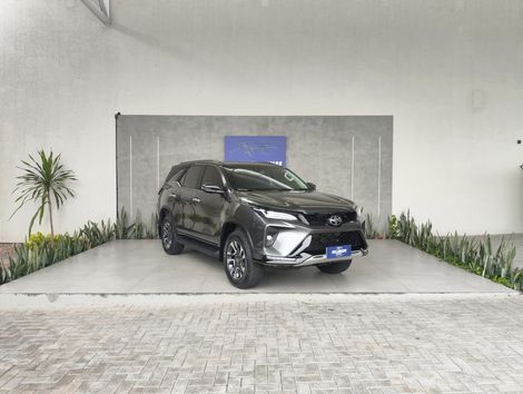 Toyota Hilux SW4 SRX Plat. 4x4 2.8 TB Die. Aut.