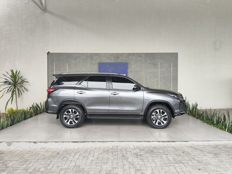 Toyota Hilux SW4 SRX Plat. 4x4 2.8 TB Die. Aut.