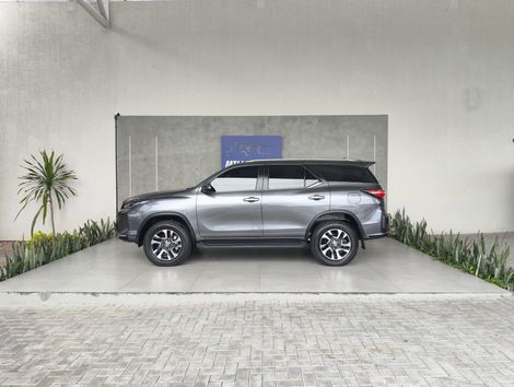 Toyota Hilux SW4 SRX Plat. 4x4 2.8 TB Die. Aut.