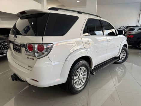 Toyota Hilux SW4 SRV D4-D 4x4 3.0 TDI Dies. Aut