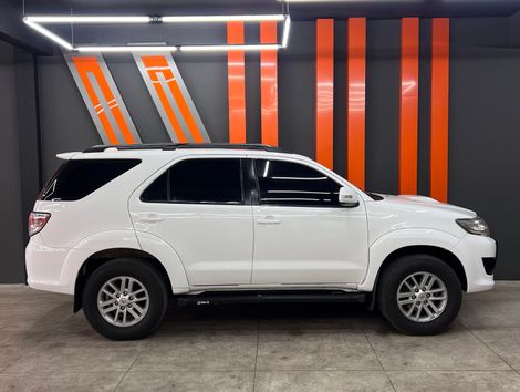 Toyota Hilux SW4 SRV D4-D 4x4 3.0 TDI Dies. Aut