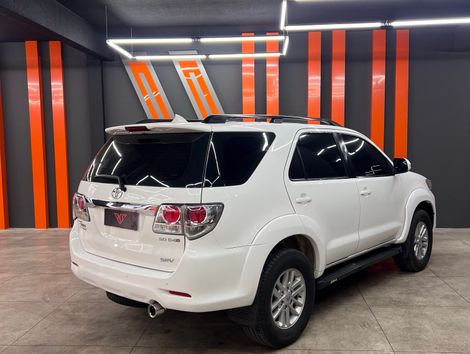 Toyota Hilux SW4 SRV D4-D 4x4 3.0 TDI Dies. Aut