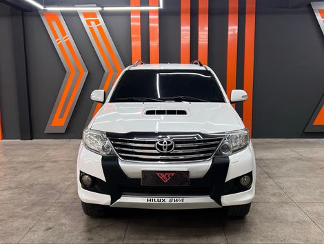 Toyota Hilux SW4 SRV D4-D 4x4 3.0 TDI Dies. Aut