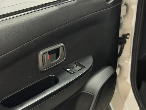 EFFA V22 Baú CD 1.5 16V 4P - Branco - 2027