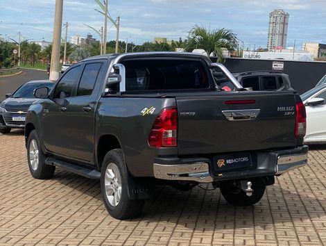 Toyota Hilux CD SRV 4x4 2.7 Flex 16V Aut.
