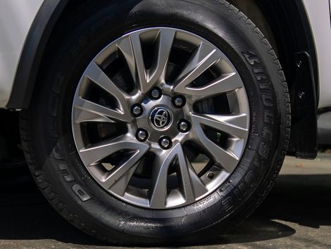 Toyota Hilux SW4 SRV 4x2 2.7 Flex 16V Aut.