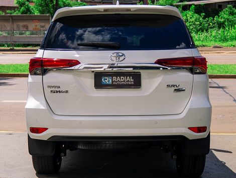 Toyota Hilux SW4 SRV 4x2 2.7 Flex 16V Aut.