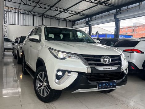 Toyota Hilux SW4 SRX 4x4 2.8 TDI 16V Dies. Aut.