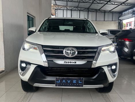 Toyota Hilux SW4 SRX 4x4 2.8 TDI 16V Dies. Aut.