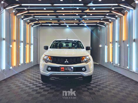 Mitsubishi L200 Tri. Outd. GLX 2.4 CD 4x4 Die. Mec.