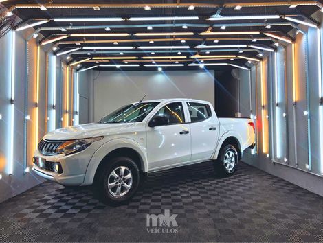 Mitsubishi L200 Tri. Outd. GLX 2.4 CD 4x4 Die. Mec.