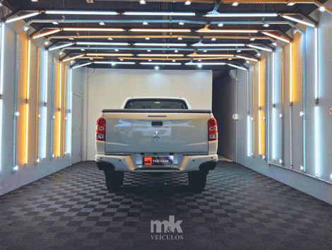 Mitsubishi L200 Tri. Outd. GLX 2.4 CD 4x4 Die. Mec.