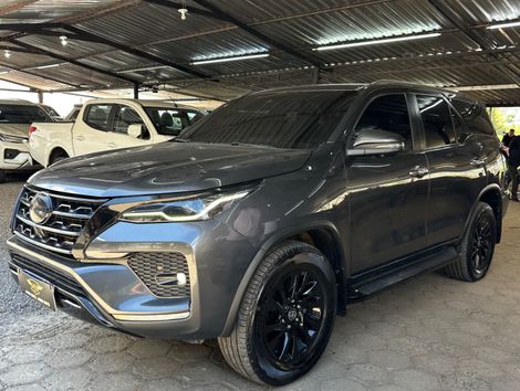 Toyota Hilux SW4 SRX 4x4 2.8 TDI 16V Dies. Aut.