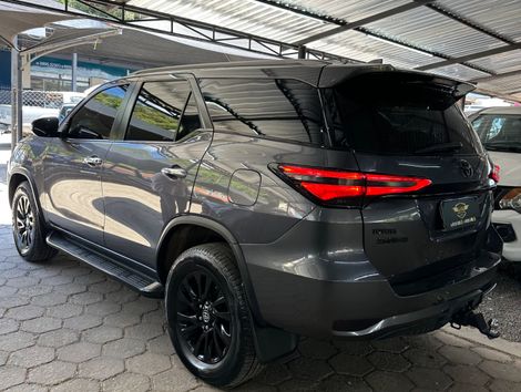 Toyota Hilux SW4 SRX 4x4 2.8 TDI 16V Dies. Aut.