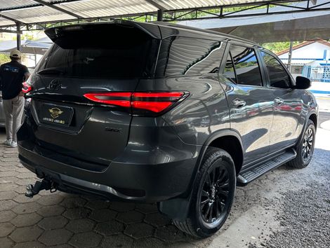 Toyota Hilux SW4 SRX 4x4 2.8 TDI 16V Dies. Aut.