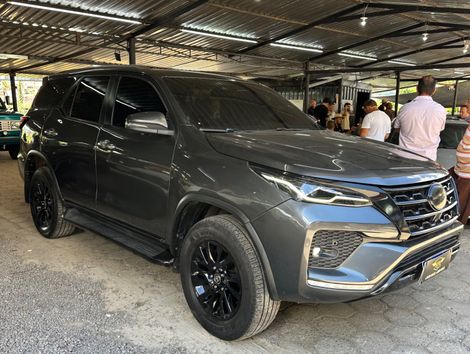 Toyota Hilux SW4 SRX 4x4 2.8 TDI 16V Dies. Aut.