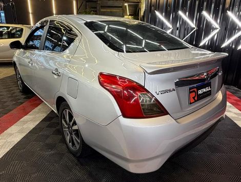 Nissan VERSA SL 1.6 16V FlexStart 4p Aut.