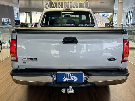 Ford F-250 XLT 3.9 4x2 Diesel TB