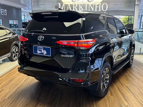 Toyota Hilux SW4 Diamond 2.8 TB 4x4 Die. Aut.