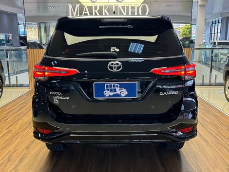 Toyota Hilux SW4 Diamond 2.8 TB 4x4 Die. Aut.