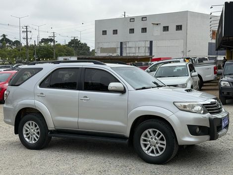 Toyota Hilux SW4 SRV D4-D 4x4 3.0 TDI Dies. Aut