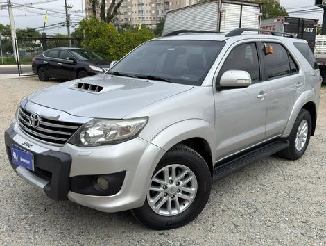 Toyota Hilux SW4 SRV D4-D 4x4 3.0 TDI Dies. Aut
