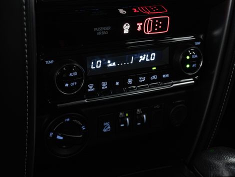 Toyota Hilux SW4 SRX 4x4 2.8 TDI 16V Dies. Aut.