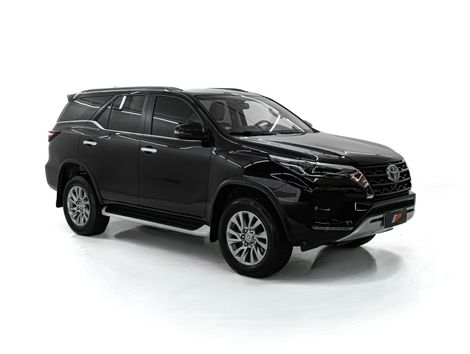 Toyota Hilux SW4 SRX 4x4 2.8 TDI 16V Dies. Aut.