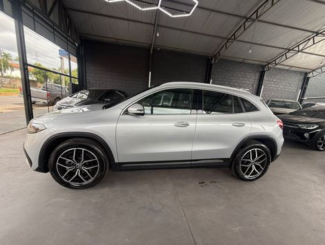 Mercedes EQA 250 (Elétrico)