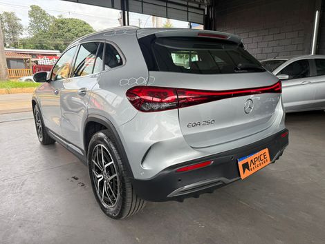 Mercedes EQA 250 (Elétrico)