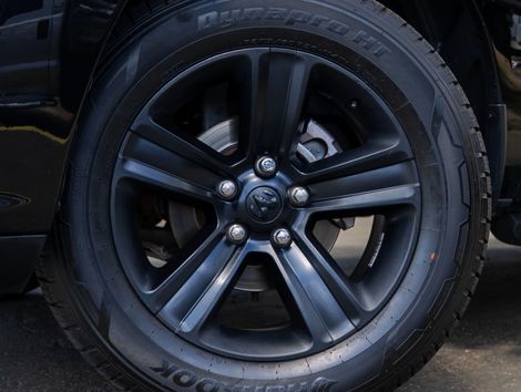RAM CLASSIC LARAMIE NIGHT ED. 5.7 4X4 Aut.
