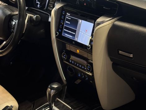 Toyota Hilux SW4 Diamond 2.8 TB 4x4 Die. Aut.