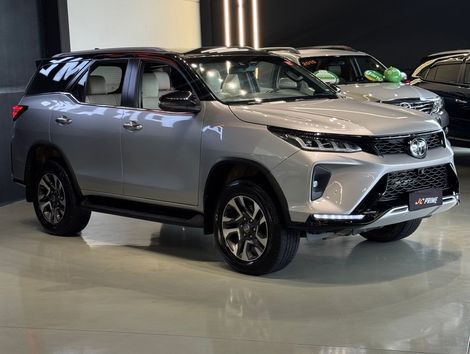 Toyota Hilux SW4 Diamond 2.8 TB 4x4 Die. Aut.