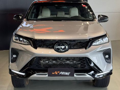 Toyota Hilux SW4 Diamond 2.8 TB 4x4 Die. Aut.