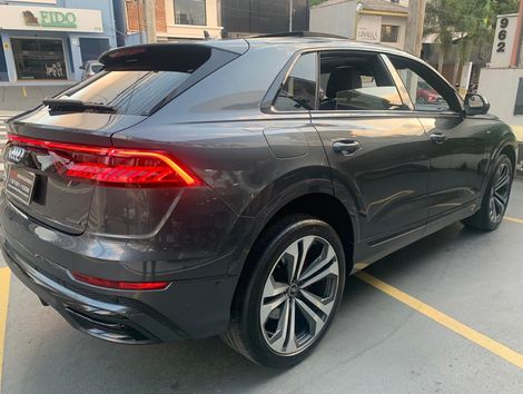 Audi Q8 Perf.Black 3.0 TFSI Quat. S-tr/(Híb.)