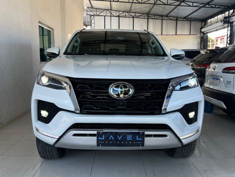 Toyota Hilux SW4 SRX 4x4 2.8 TDI 16V Dies. Aut.