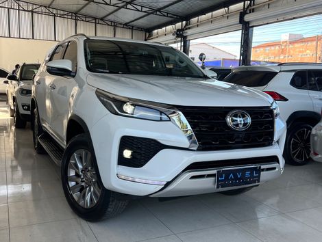 Toyota Hilux SW4 SRX 4x4 2.8 TDI 16V Dies. Aut.