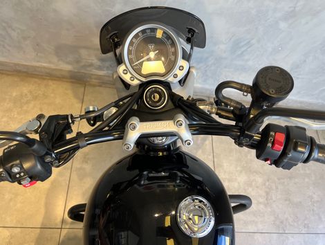 TRIUMPH STREET  TWIN 900cc