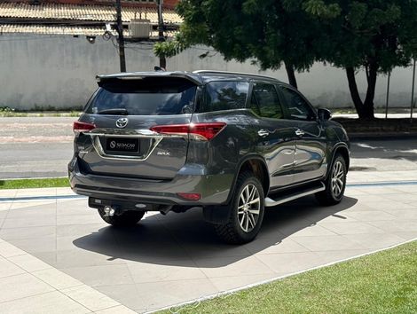 Toyota Hilux SW4 SRX 4x4 2.8 TDI 16V Dies. Aut.