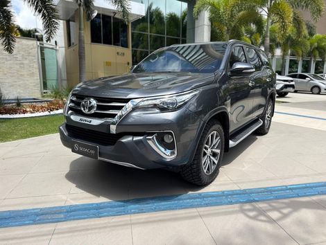 Toyota Hilux SW4 SRX 4x4 2.8 TDI 16V Dies. Aut.