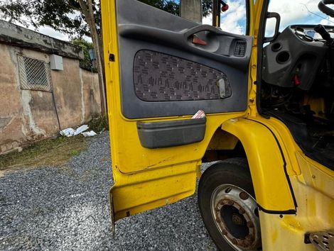 MERCEDES-BENZ L-1620 3-Eixos 2p (diesel)